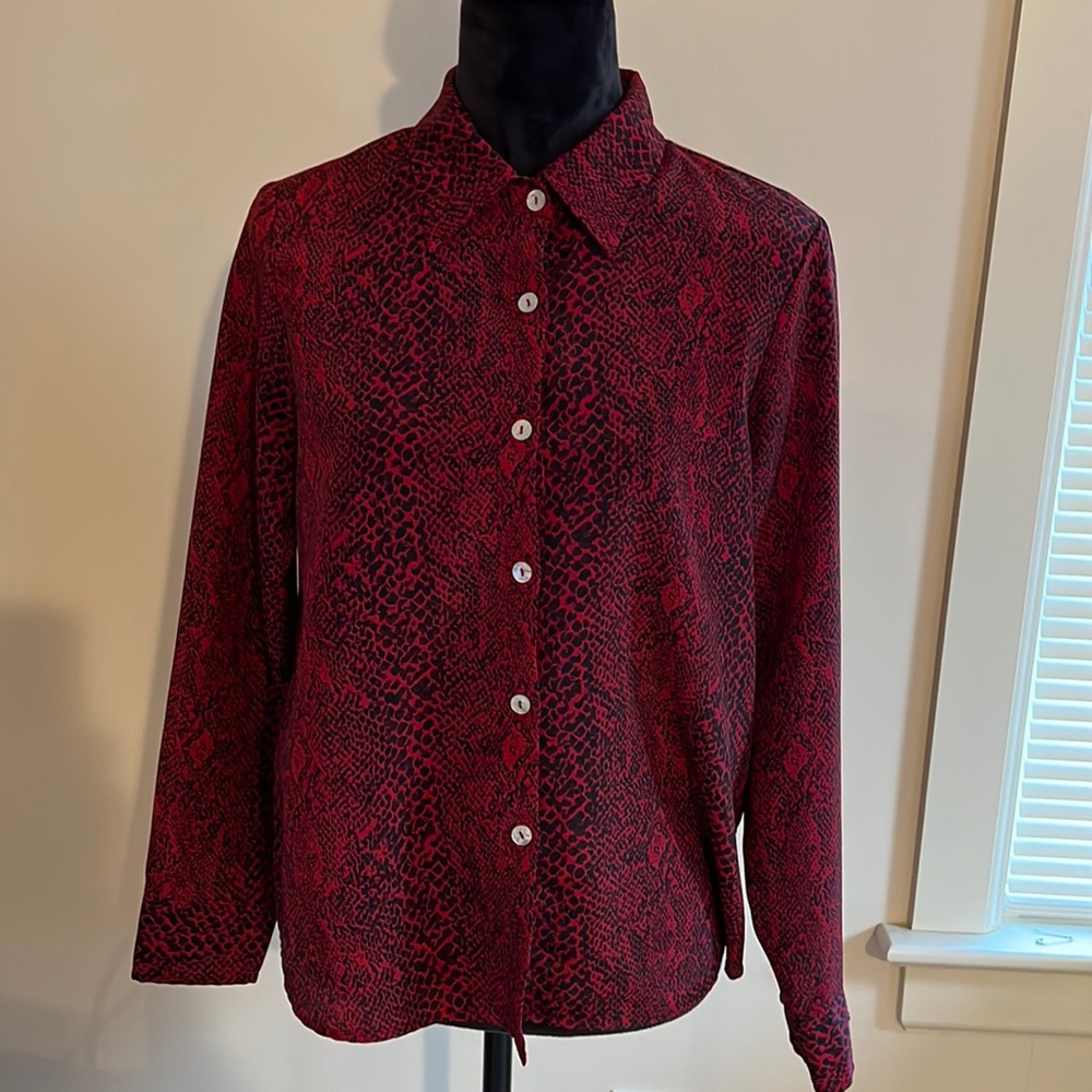 JohnPaulRichard SZ small black & red snakeskin print button down long sleeve